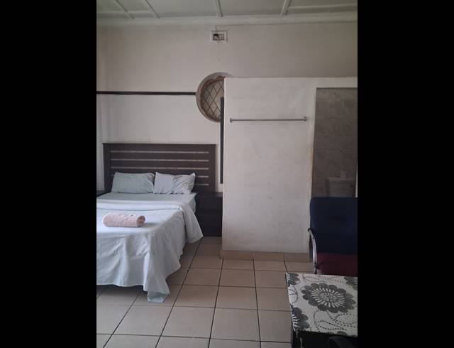 5 BEDROOM HOUSE FOR SALE IN VEREENIGING CENTRAL